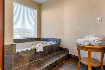 1 King Bed, Suite, Spa Bath, Nonsmoking