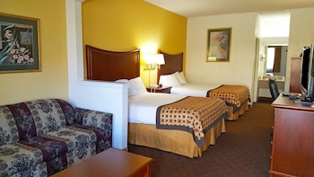 Suite, 2 Queen Beds, Smoking