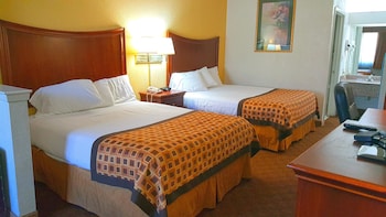 Suite, 2 Queen Beds, Smoking