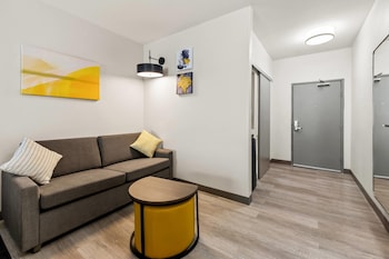 Suite, Multiple Beds, Accessible, Non Smoking