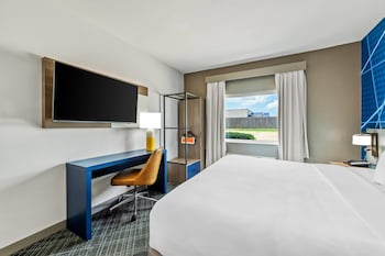 Suite, 1 King Bed with Sofa bed, Accessible, Non Smoking