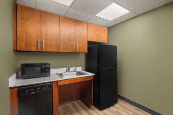 Suite, 1 King Bed, Roll-in Shower (Mobility Accessible)
