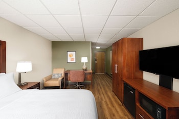 Standard Room, 1 Queen Bed, Transfer Shower (Mobility Accessible)