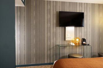 Family Room, 2 Bedrooms