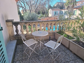 Superior Room, 1 Queen Bed, Non Smoking, Pool View (Twin bed on request)