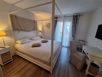 Superior Room, 1 Queen Bed, Non Smoking, Pool View (Twin bed on request)