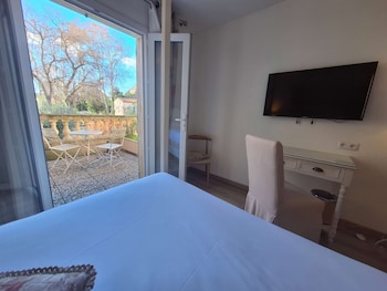 Superior Room, 1 Queen Bed, Non Smoking, Pool View (Twin bed on request)