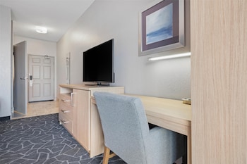 Standard Room, 2 Queen Beds, Accessible, Bathtub (Pet Friendly)