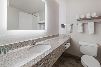 Standard Room, 1 King Bed, Non Smoking, Refrigerator