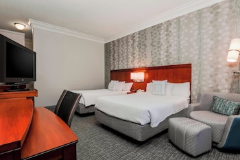 Room, 2 Double Beds, Hearing Accessible (Roll-in Shower)