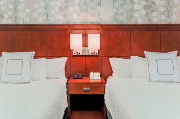Room, 2 Double Beds, Hearing Accessible (Roll-in Shower)