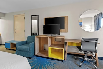 Suite, 1 King Bed, Lake View (Sofa Bed, Soaker Tub)
