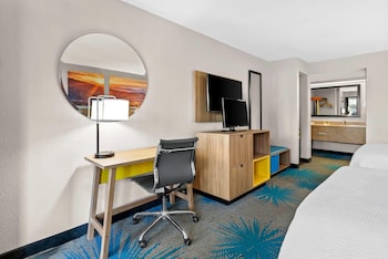 Room, 2 Queen Beds, Non Smoking