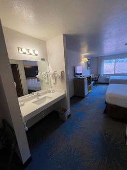 Room, 2 Queen Beds, Non Smoking