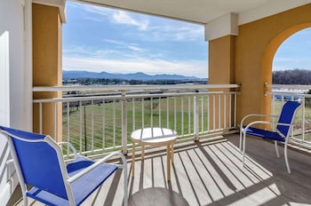 Suite, 1 King Bed with Sofa bed, Non Smoking