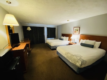 Standard Room, 2 Double Beds, Patio or Balcony, River View