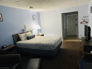 Standard Room, 1 Queen Bed, Patio or Balcony, River View