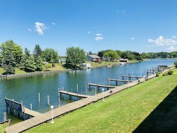 Standard Room, 1 Queen Bed, Patio or Balcony, River View