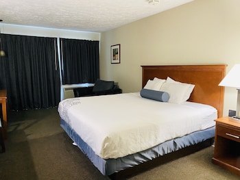 Standard Room, 1 Queen Bed, Patio or Balcony, River View