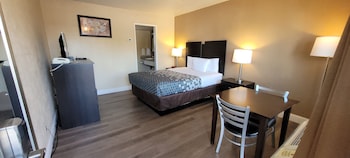 Standard Room, 1 Queen Bed