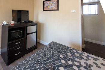 Room, 1 Queen Bed, Accessible, Smoking