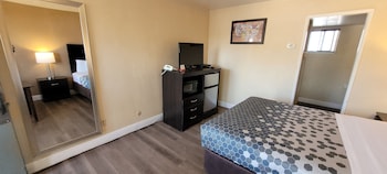 Standard Room, 1 Queen Bed