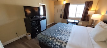 Standard Room, 1 Queen Bed