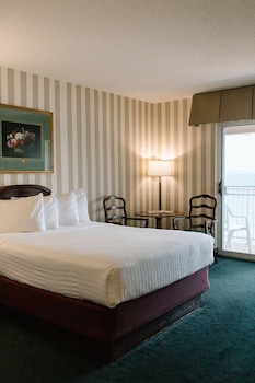 King Spa Room – 1 King & Spa Tub