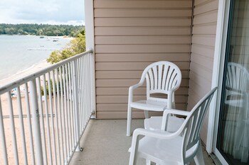 Bayfront Room – Balcony or Patio - 2 Queen Beds