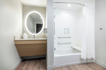 Standard Studio Suite, 2 Queen Beds (Mobility Accessible, Tub)