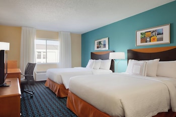 Room, 2 Queen Beds, Hearing Accessible (Accessible Bathtub)
