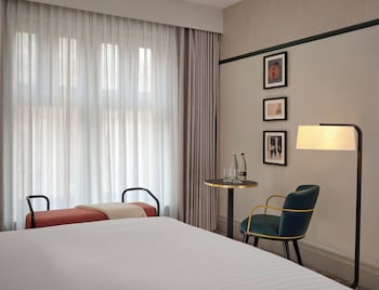 Grand Room with Sofabed