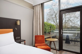Deluxe Room, 1 King Bed, Balcony
