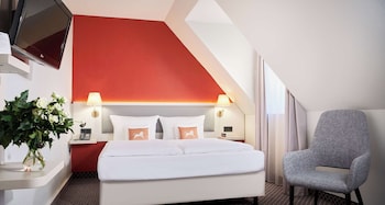 Family Room, Street View (Connecting Rooms)