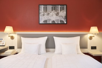 Standard Room, 1 Double Bed (Street View)