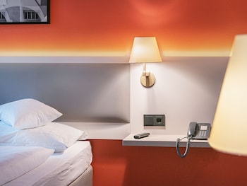 Standard Room, 1 Double Bed (Street View)
