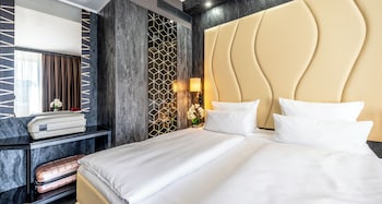 Standard Double Room (Lake Side)