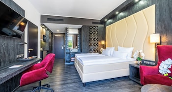 Standard Double Room (Lake Side)