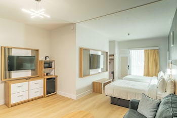 Suite, 2 Double Beds, Non Smoking (Interior Corridor)