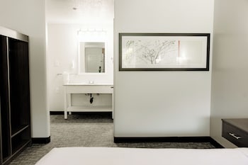 Suite, Multiple Beds, Accessible, Non Smoking