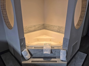 Suite, 1 Queen Bed, Non Smoking