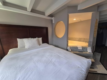 Suite, 1 Queen Bed, Non Smoking