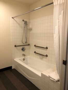 Standard Room, 1 Double Bed, Accessible Bathtub (Mobility)