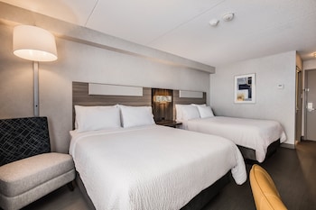 Standard Room, 2 Queen Beds, Ground Floor