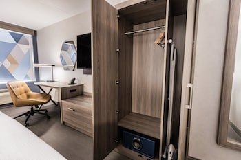 Standard Room, 1 Queen Bed with Sofa bed, Corner