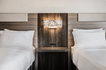 Standard Room, 2 Queen Beds, Ground Floor