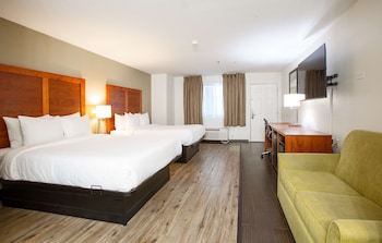 Family Room, 2 Queen Beds, Non Smoking (with Sofabed)