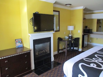 Standard Room, 1 King Bed, Non Smoking, Fireplace