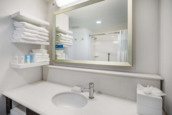 Room, 2 Queen Beds, Accessible, Bathtub (Mobility & Hearing)