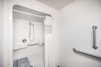 Room, 1 King Bed, Accessible, Non Smoking (Mobility & Hearing, Roll-in Shower)